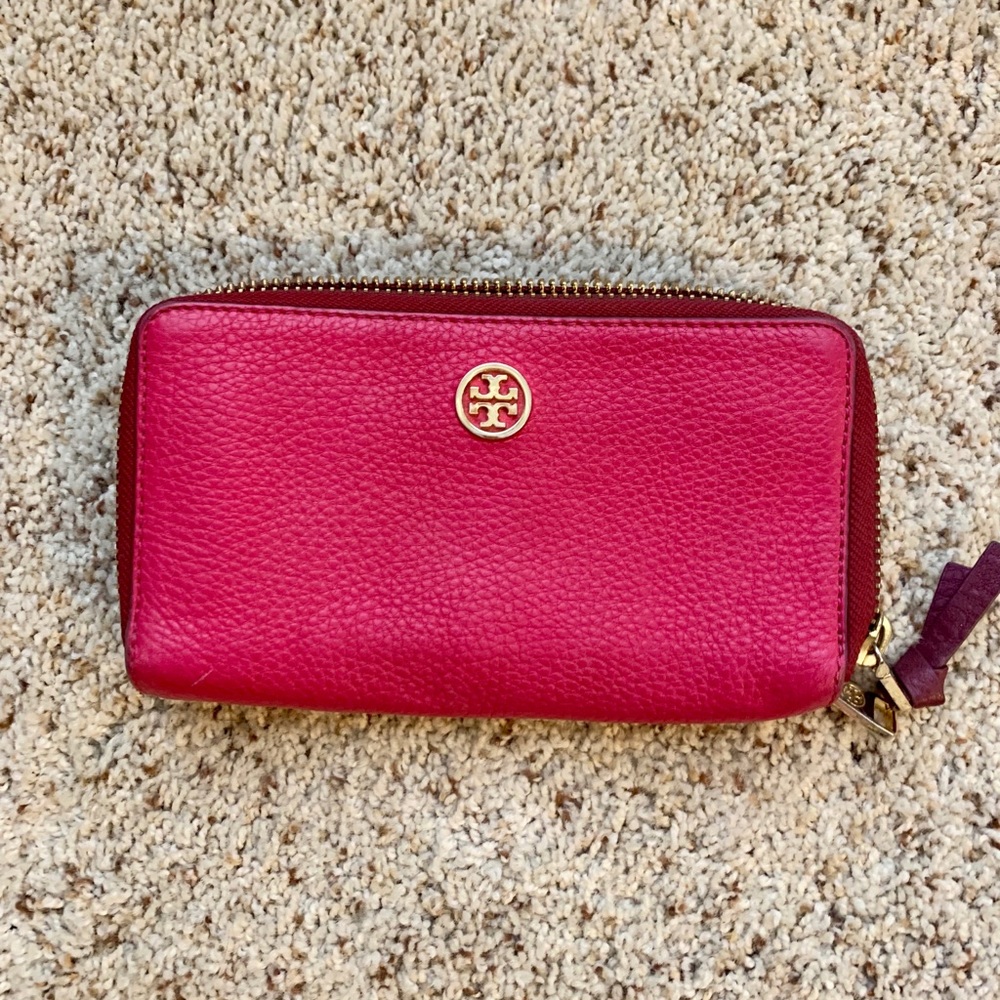 ToryBurch Hot Pink Pebbled Leather Robinson Wallet
